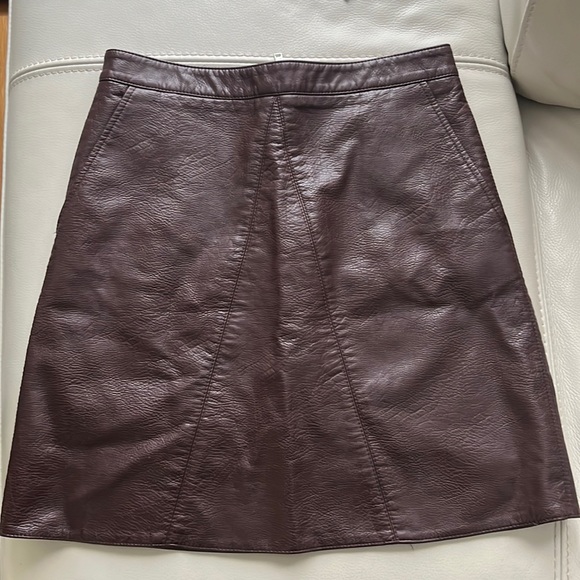 Zara Burgundy leather skirt - Picture 1 of 4